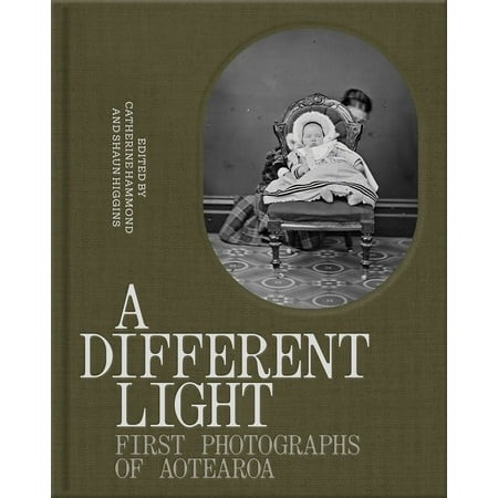 [9781869409944] A Different Light: First Photographs of Aotearoa